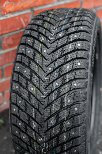 фото протектора и шины WINTERNOVA STUD II Шина ZMAX WINTERNOVA STUD II 235/45 R18 98T