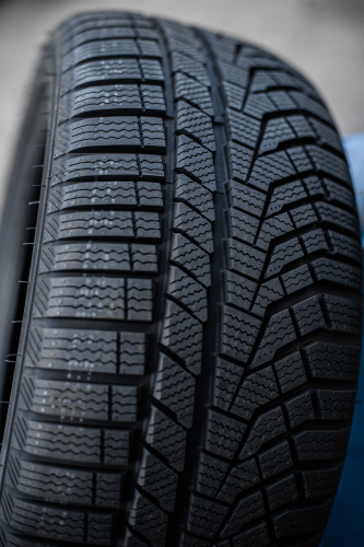 фото протектора и шины Ice Blazer Alpine EVO Шина Sailun ICE BLAZER Alpine EVO 235/40 R18 95V